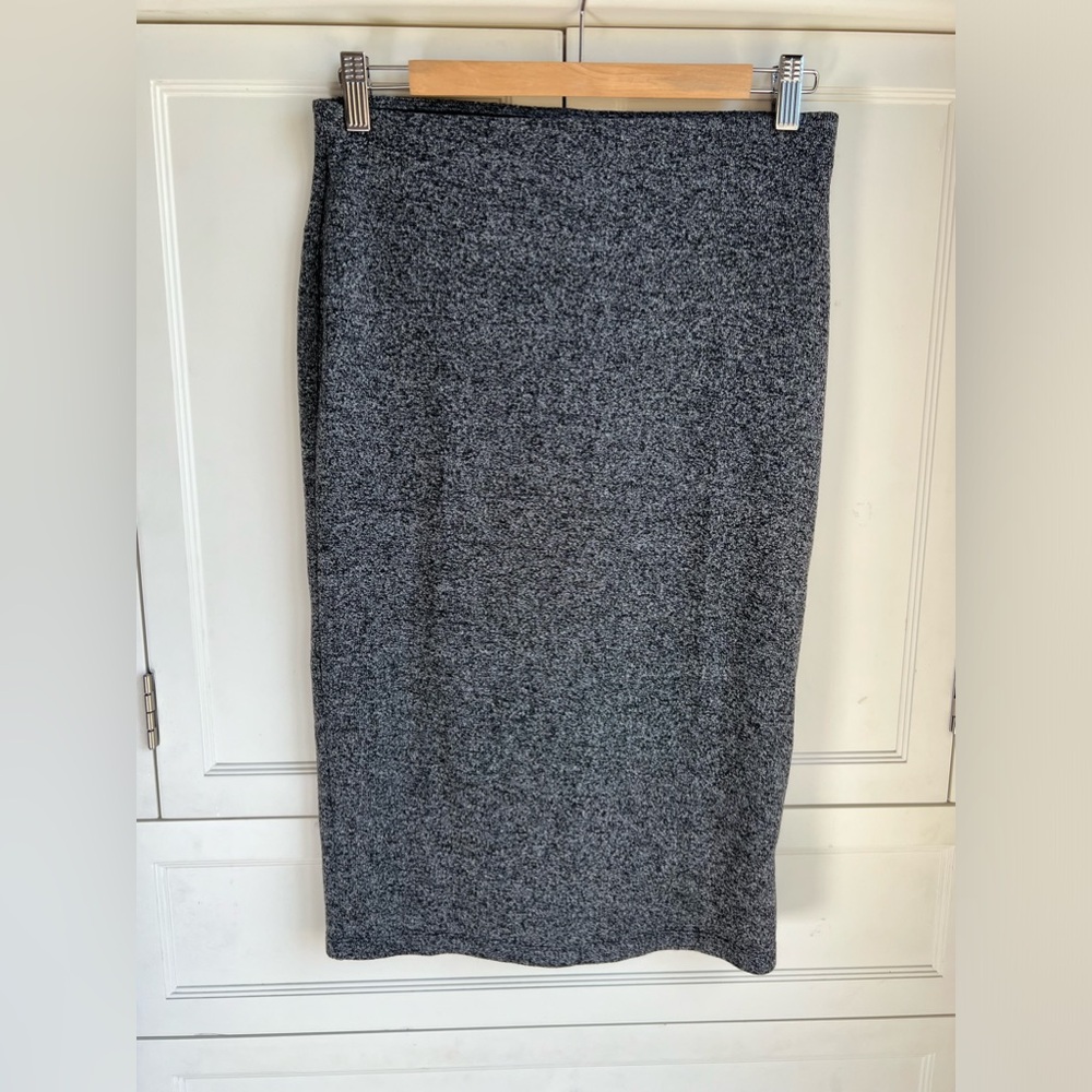 Old navy size medium black white blend skirt